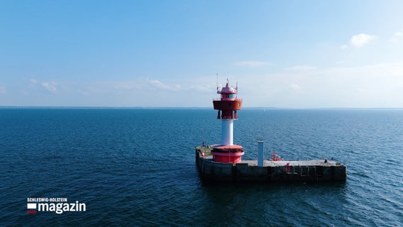 Der Kieler Leuchtturm vor der Kieler Bucht © NDR Foto: NDR Screenshot